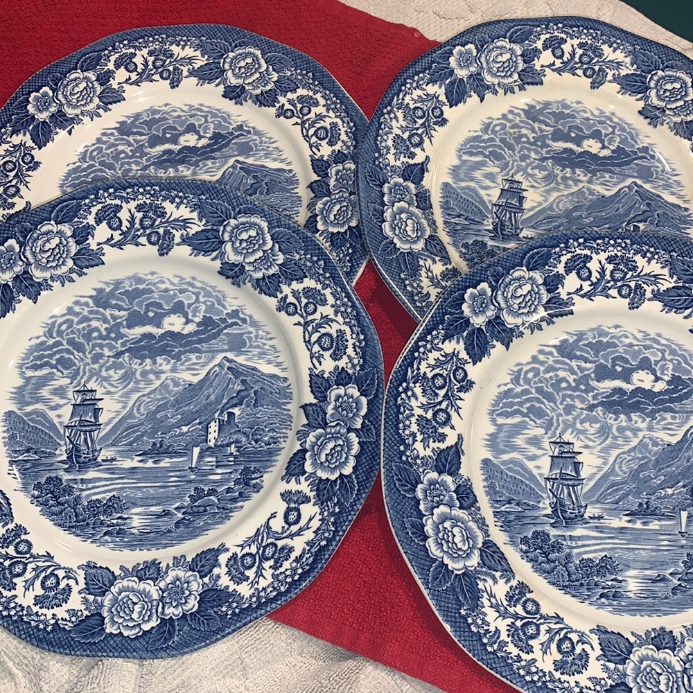 Beautiful set of 4 Lochs Of Scotland Plates - Picture 3 of 5